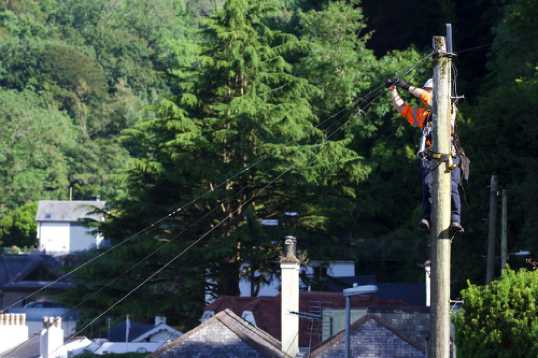 28 June 2021 - 17-16-36
If you're up a pole with the best view in Dartmouth, best take a pic.
--------------------
BT Openreach engineer in Above Town